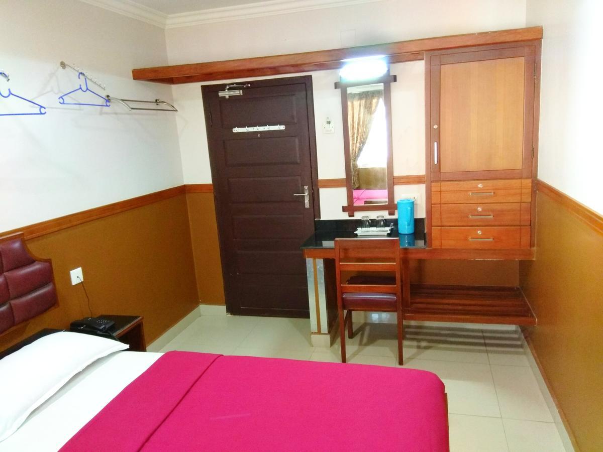 Hotel Maple Regency Kochi Dış mekan fotoğraf