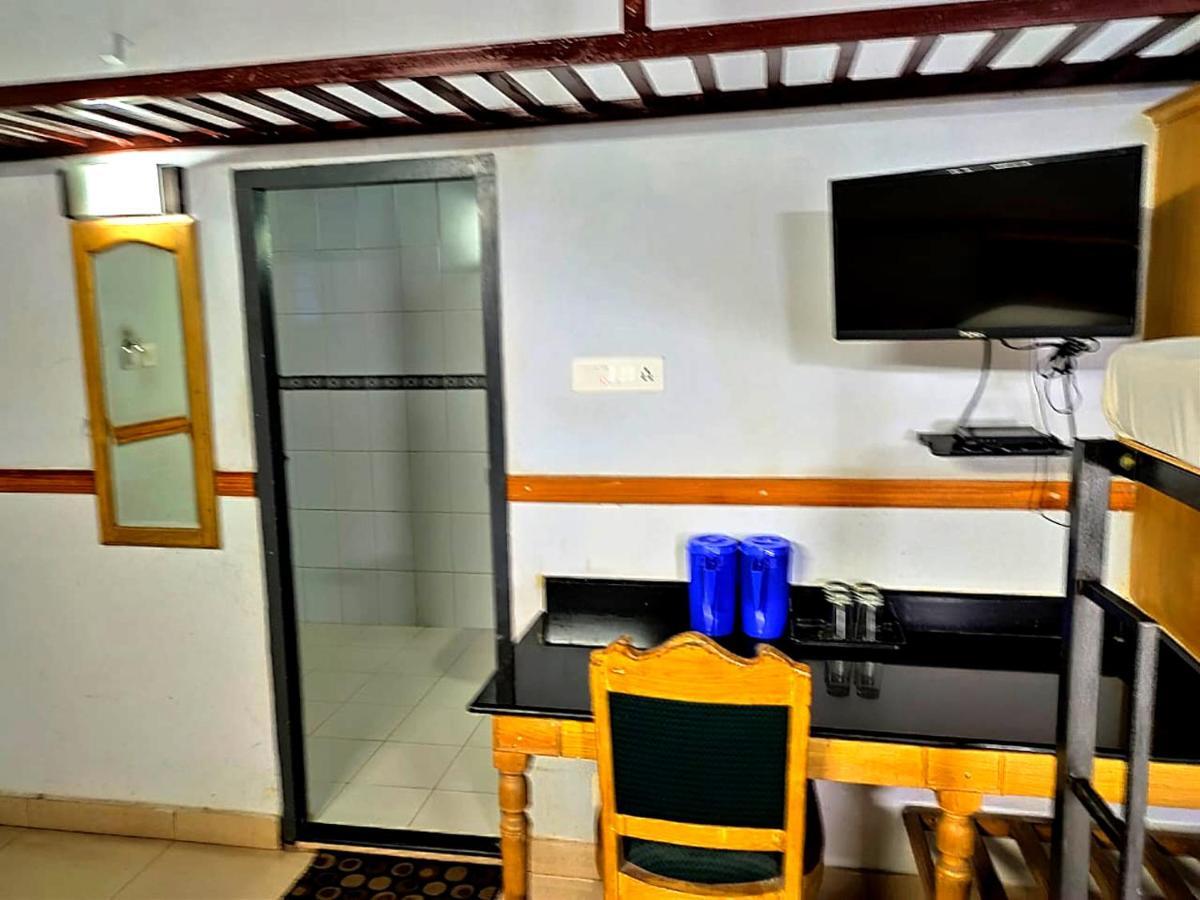 Hotel Maple Regency Kochi Dış mekan fotoğraf